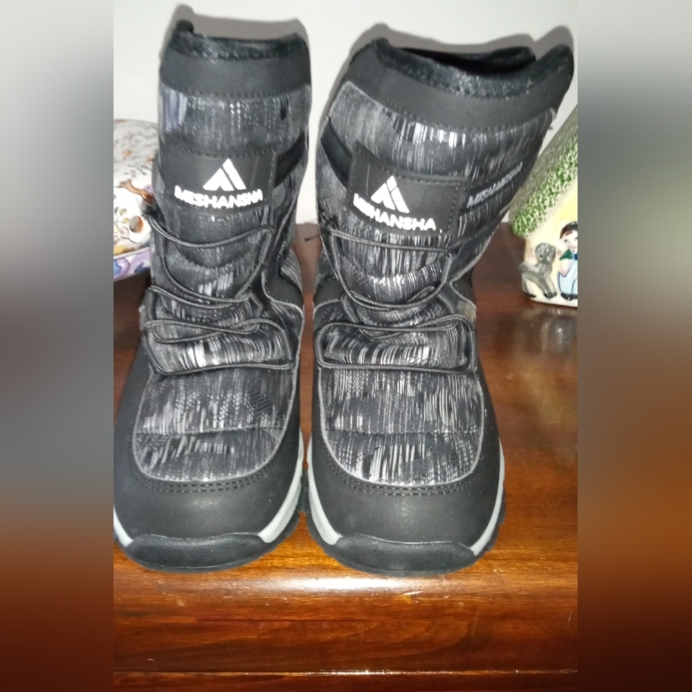 NWOT Kids Mishansha Winter Boots
